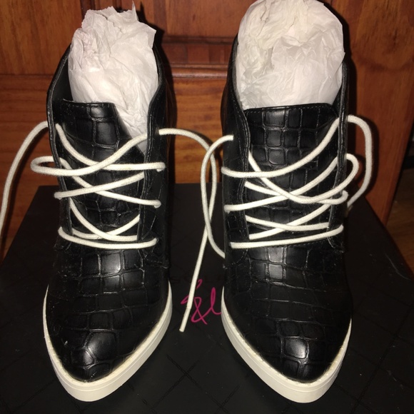 chinese laundry lisbon bootie